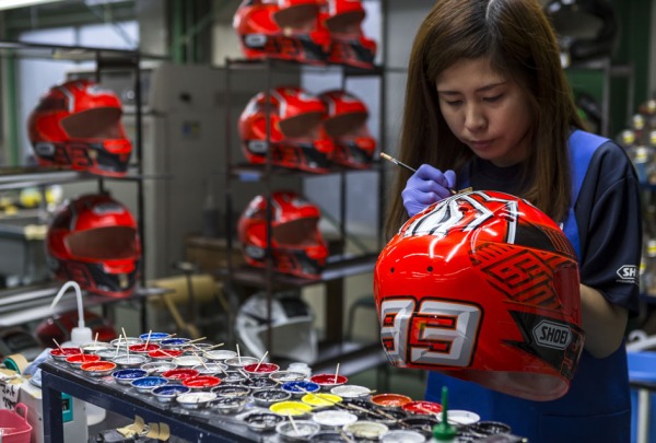 SHOEI - Proceso de fabricacion de un casco de moto Shoei