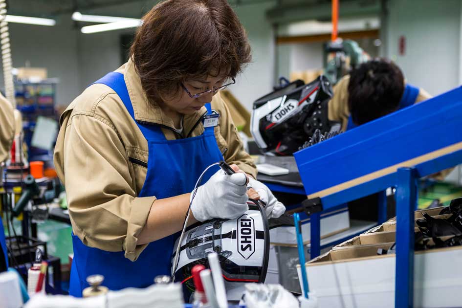 SHOEI - ¿Cómo se fabrica un casco de moto Shoei? Vol.3