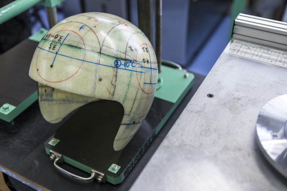 SHOEI - ¿Cómo se fabrica un casco de moto Shoei? Vol.4